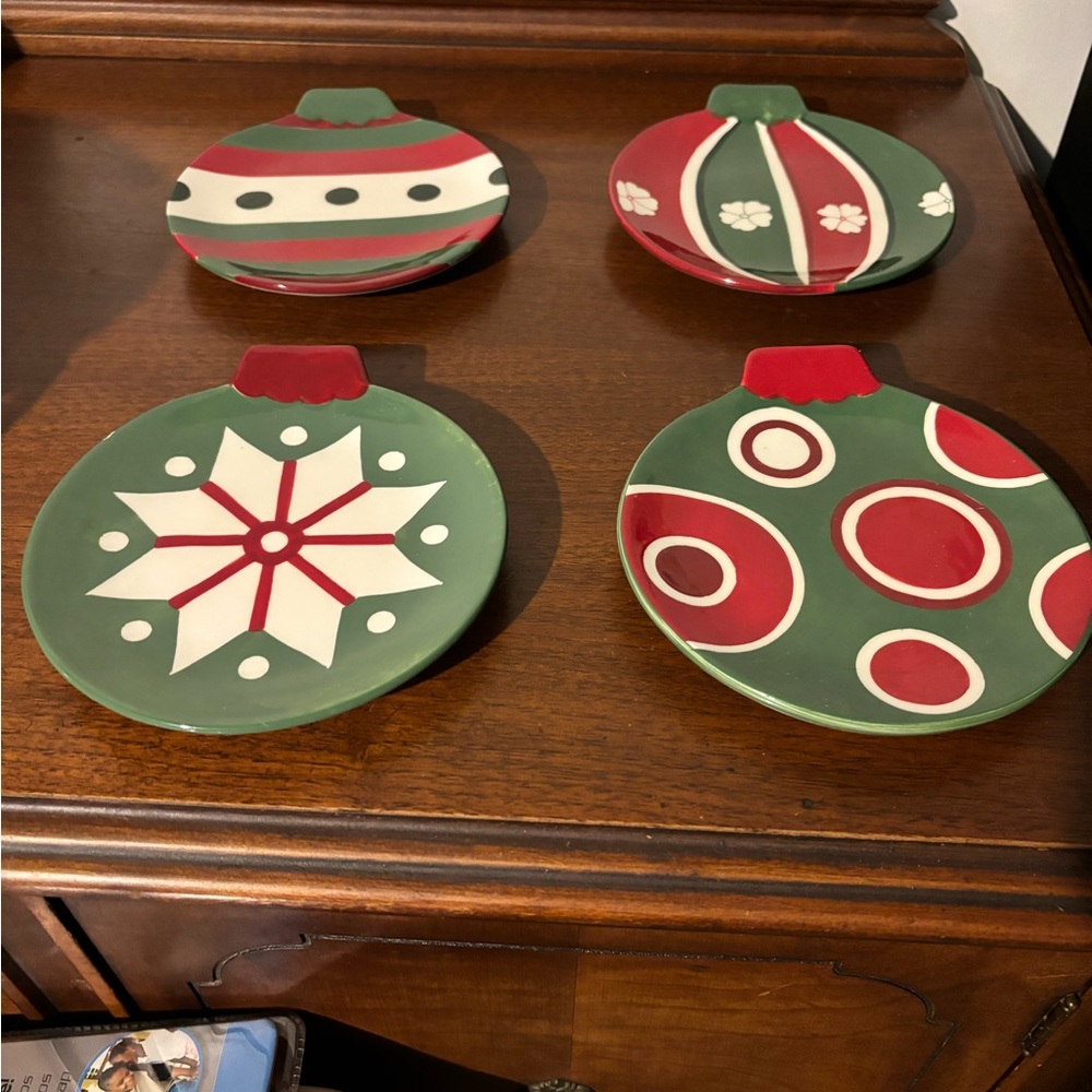 Festive Ornament Plate Set - Green and Red